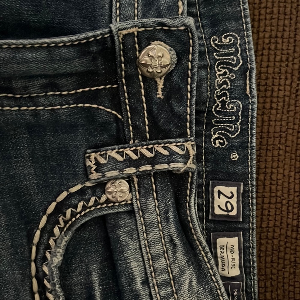 Miss me, Bermuda shorts, size 29, mid rise.